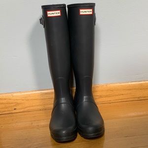 Hunter rain boots size 8 color slate